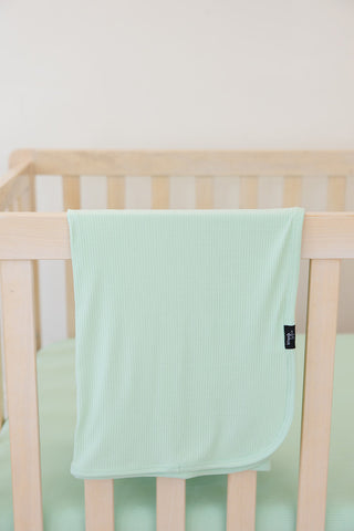 (SOLID, ribbed) Lion Around - Lightweight Blanket