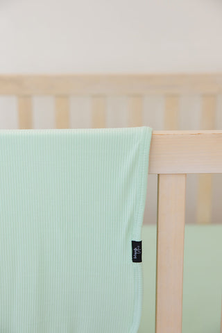 (SOLID, ribbed) Lion Around - Lightweight Blanket