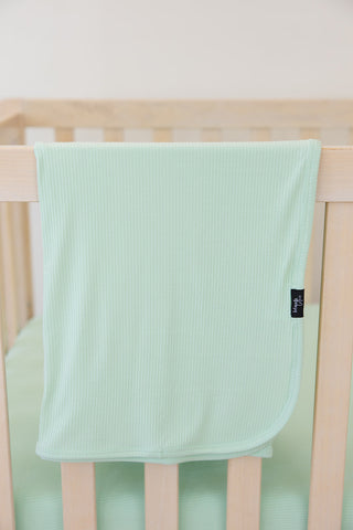 (SOLID, ribbed) Lion Around - Lightweight Blanket