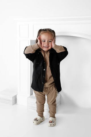BAMBOO RIBBED BUTTON UP SHACKET - BLACK